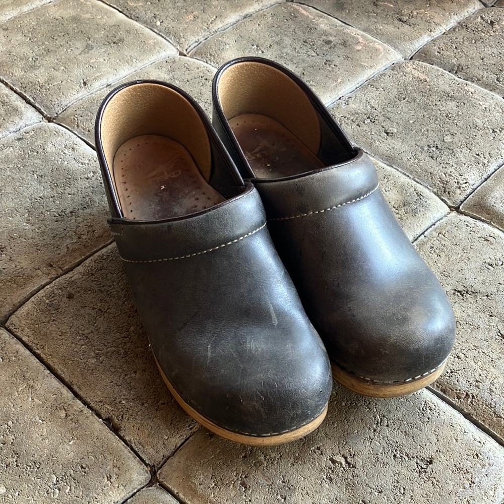 Black danskos